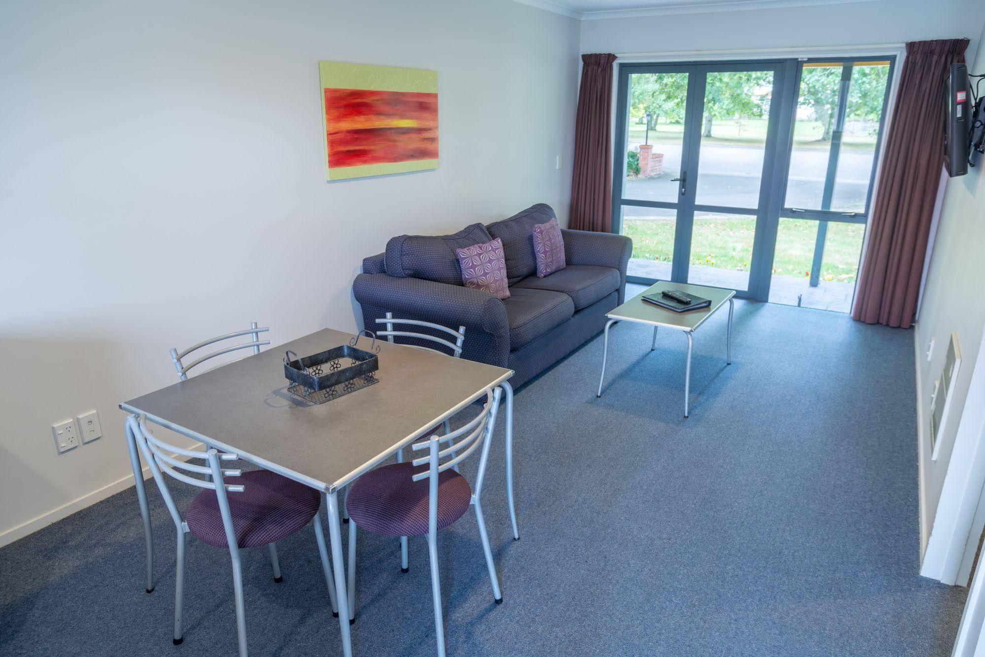 Oak Estate Motor Lodge