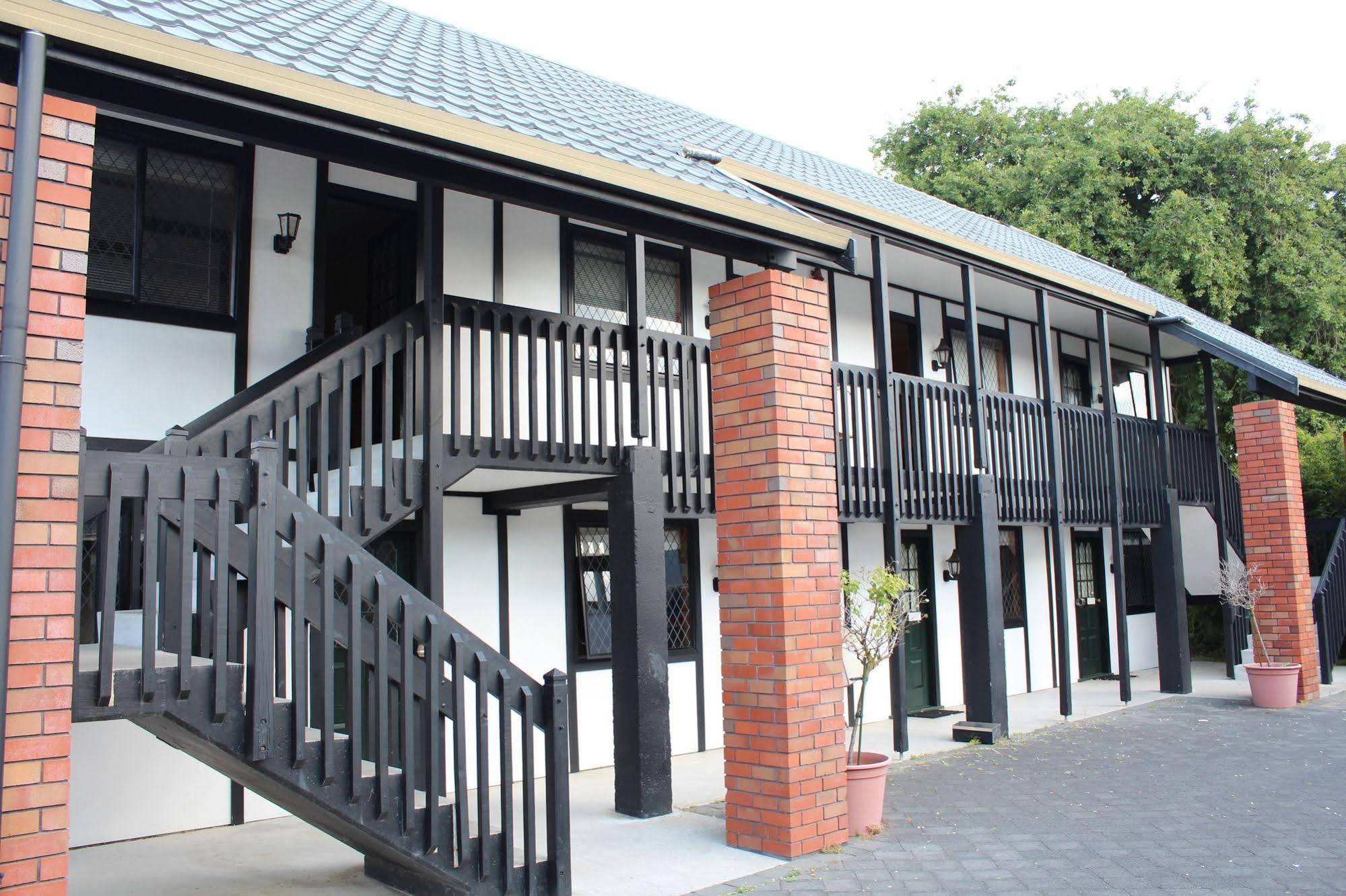Grosvenor Motor Inn & Conference Centre