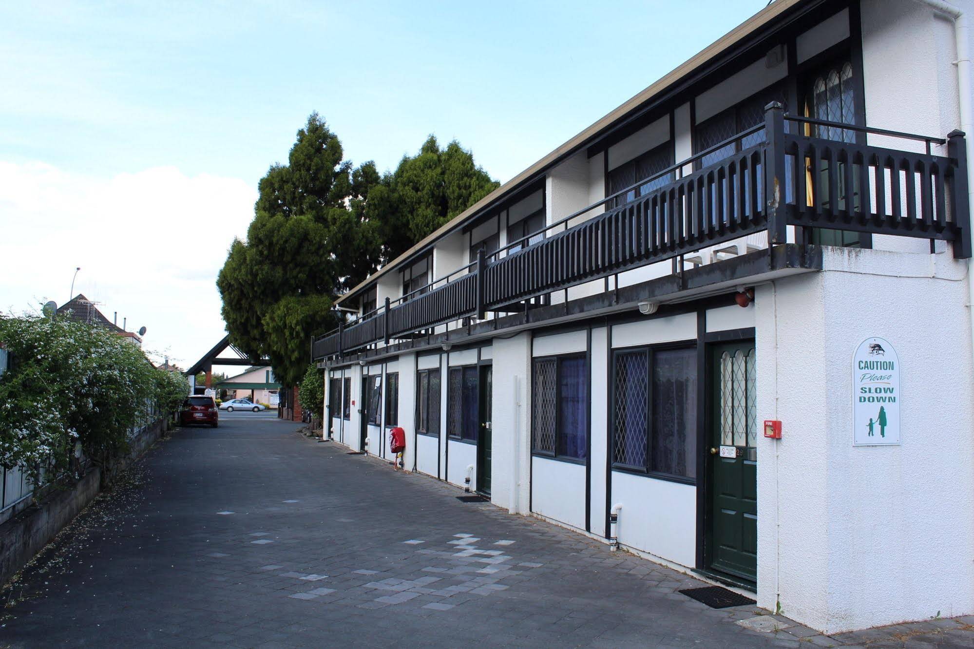 Grosvenor Motor Inn & Conference Centre