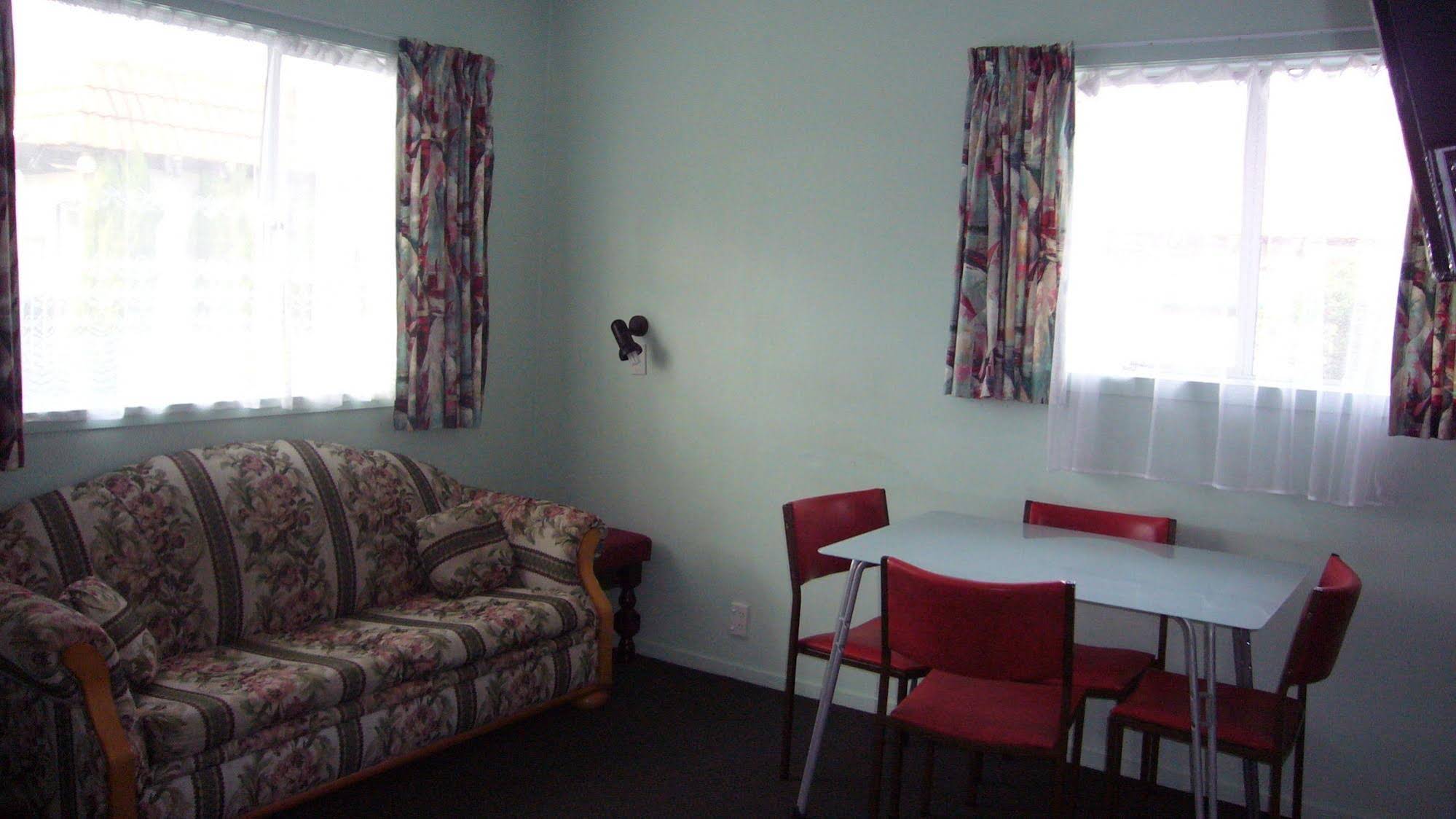 Travelodge Motel