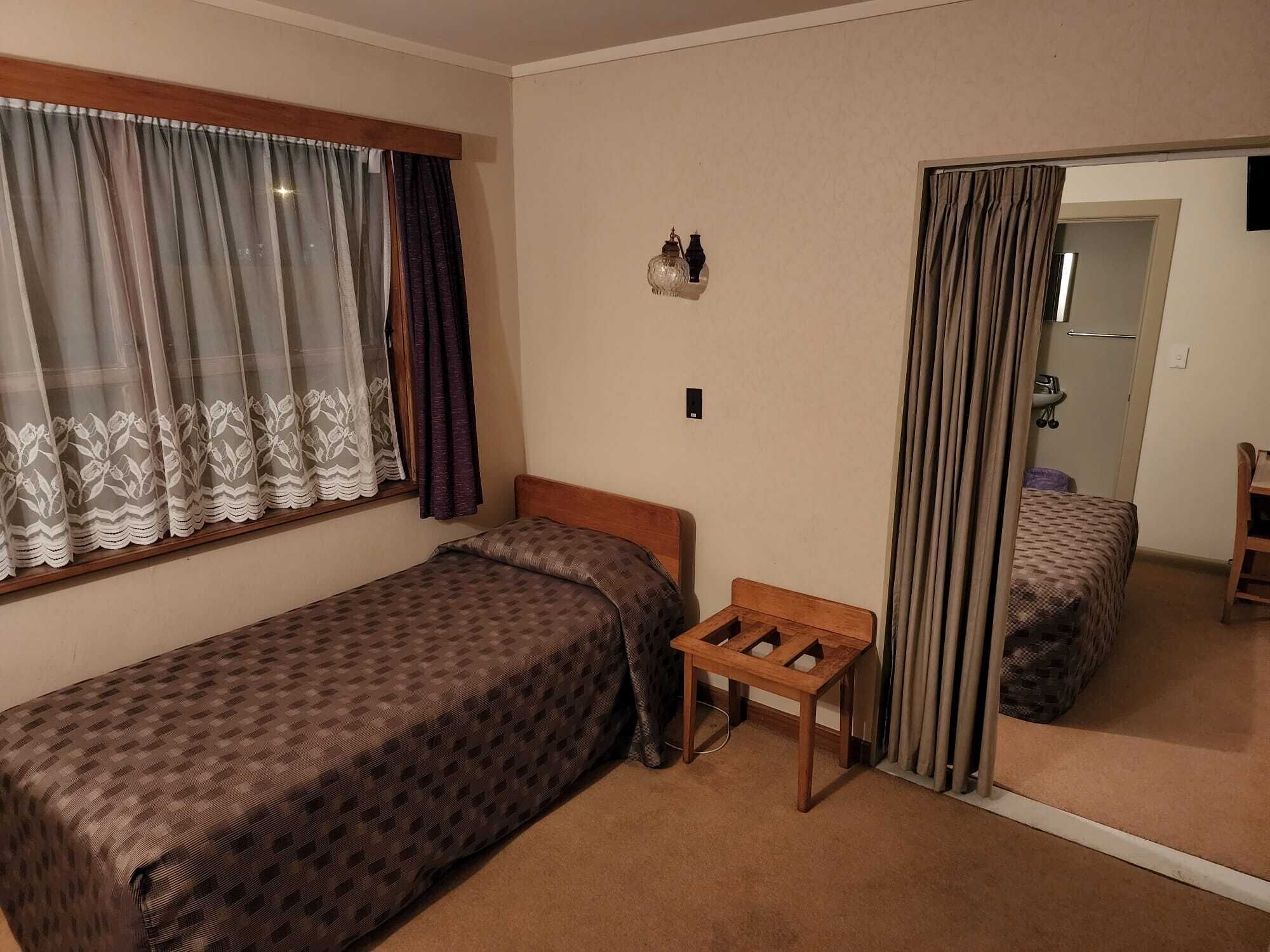 White Horse Inn Restaurant & Motel