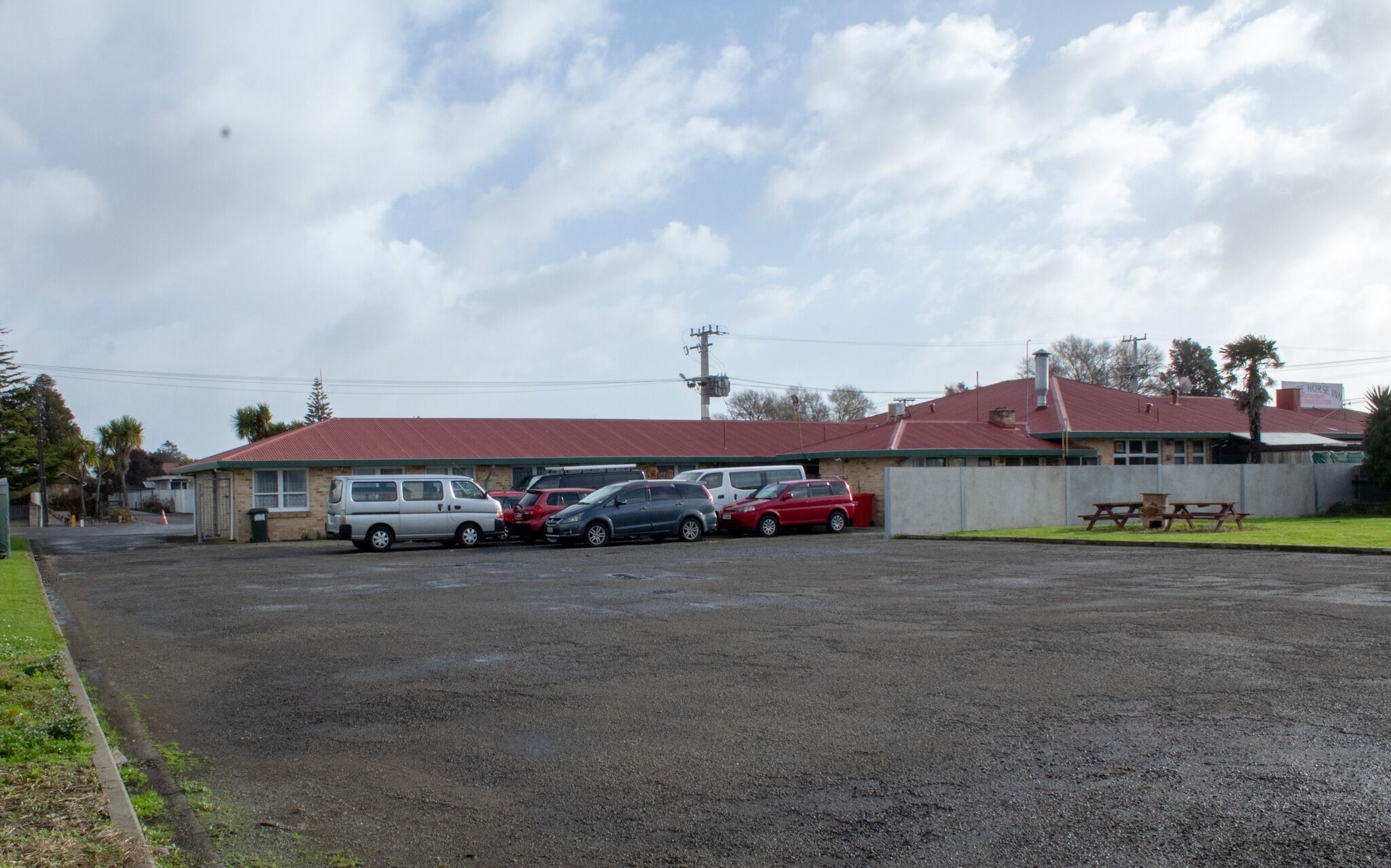 White Horse Inn Restaurant & Motel