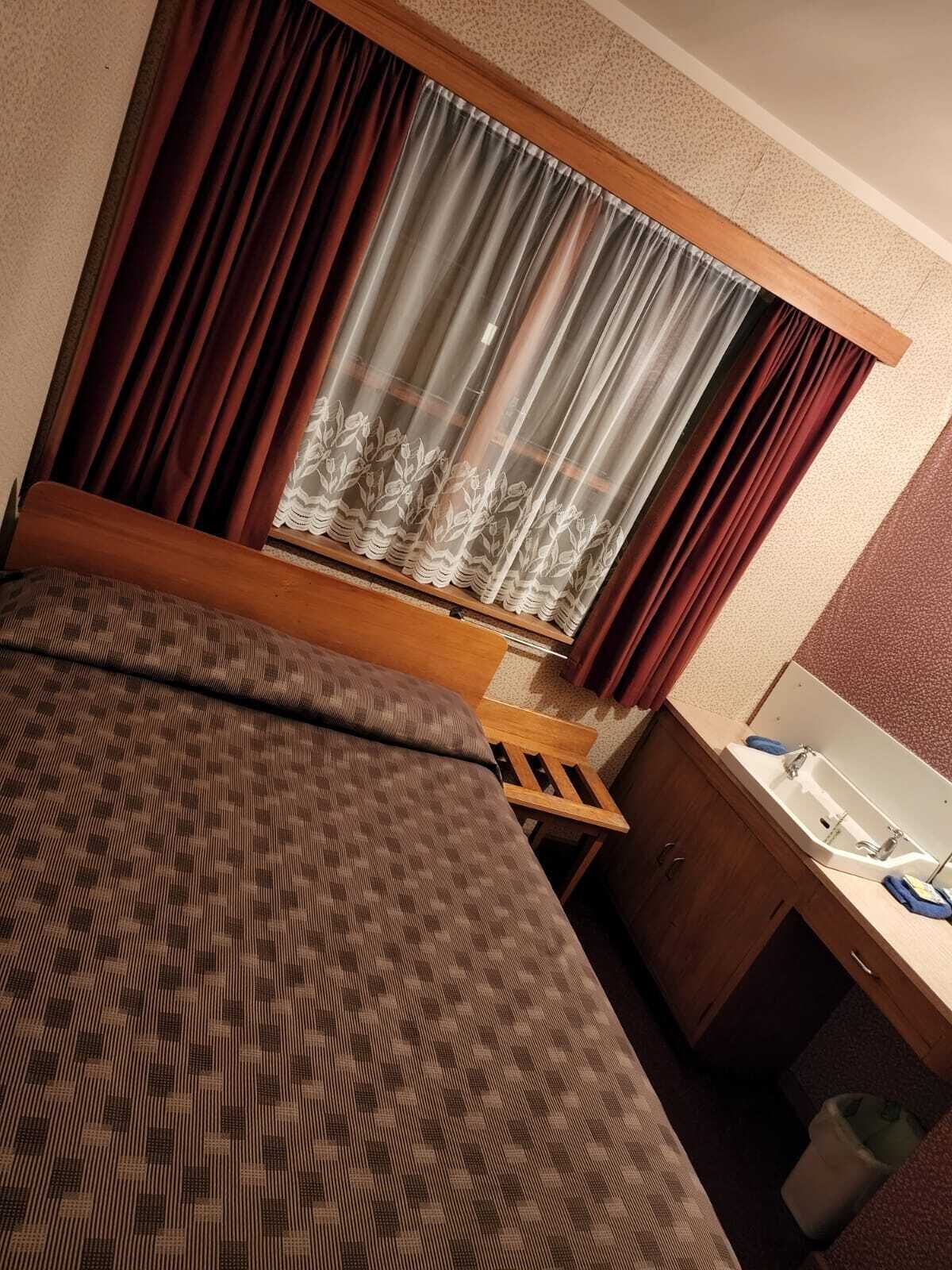White Horse Inn Restaurant & Motel