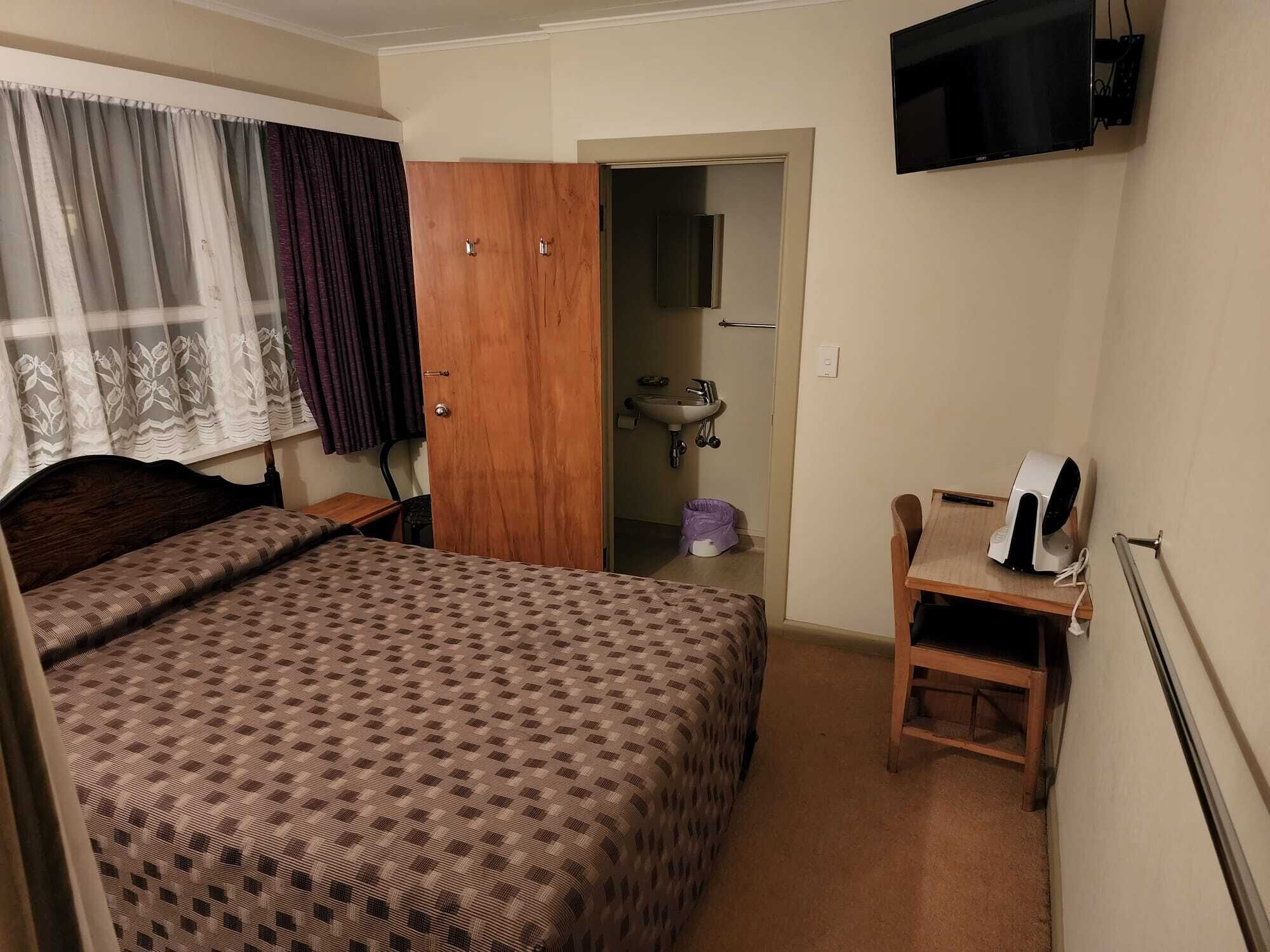 White Horse Inn Restaurant & Motel