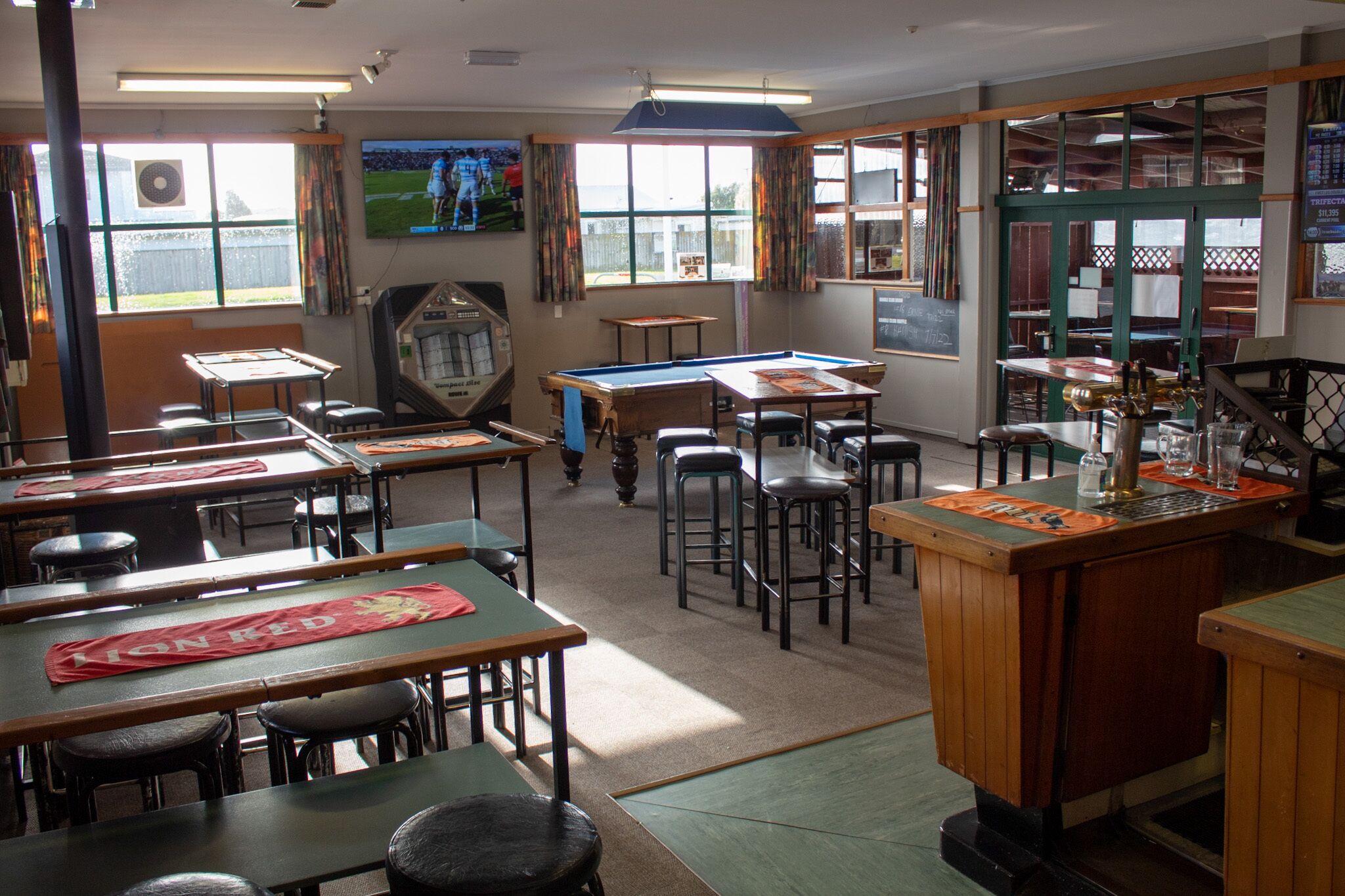 White Horse Inn Restaurant & Motel