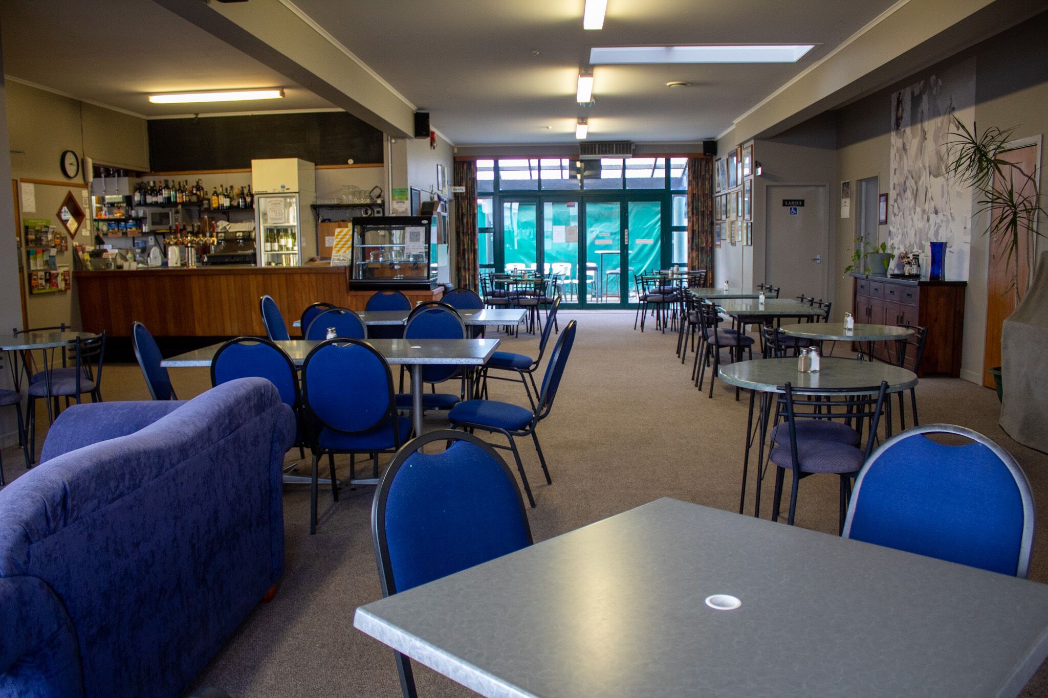 White Horse Inn Restaurant & Motel