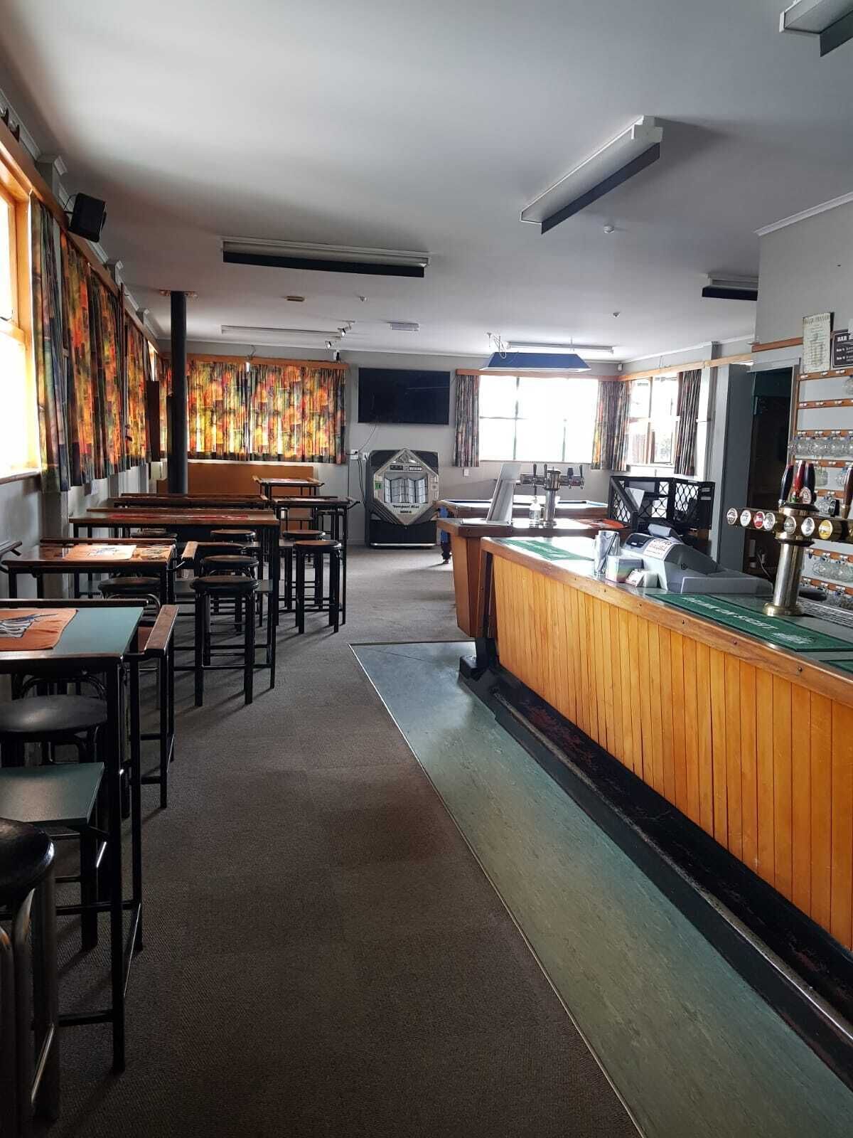 White Horse Inn Restaurant & Motel