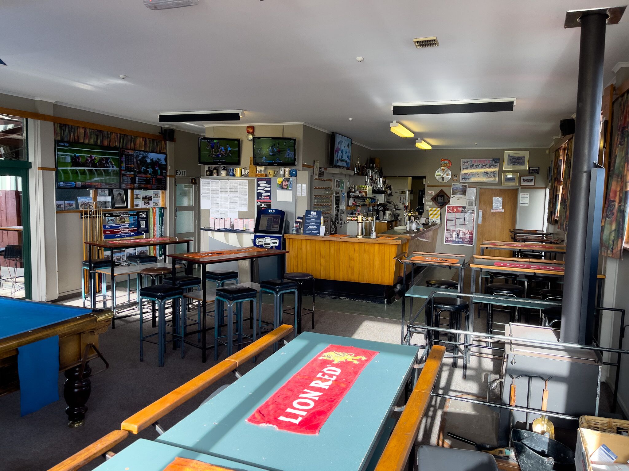 White Horse Inn Restaurant & Motel