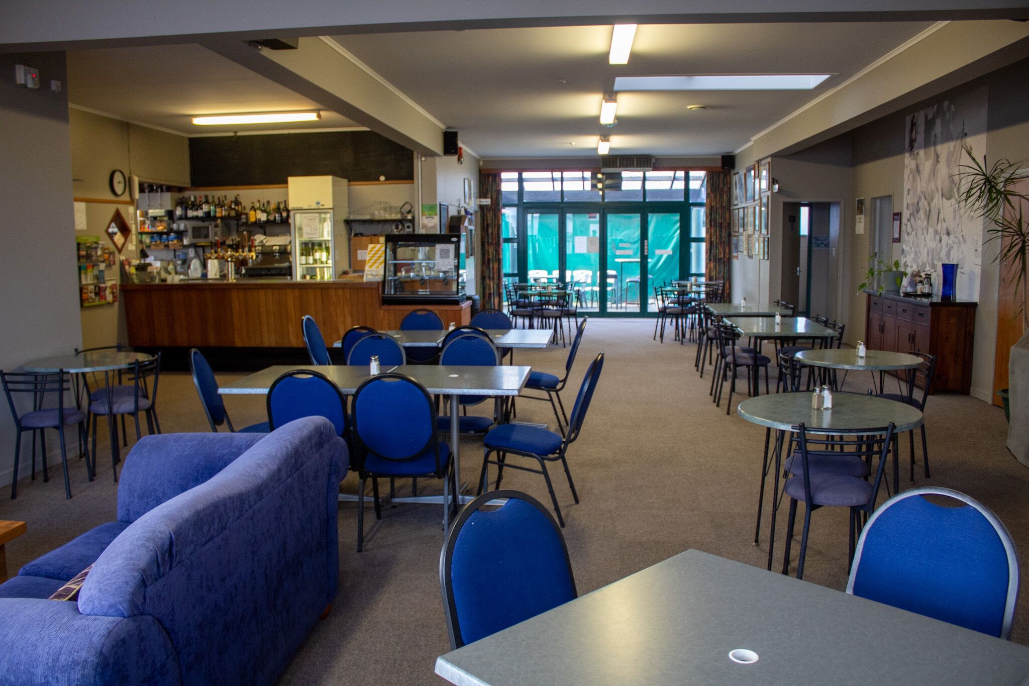 White Horse Inn Restaurant & Motel