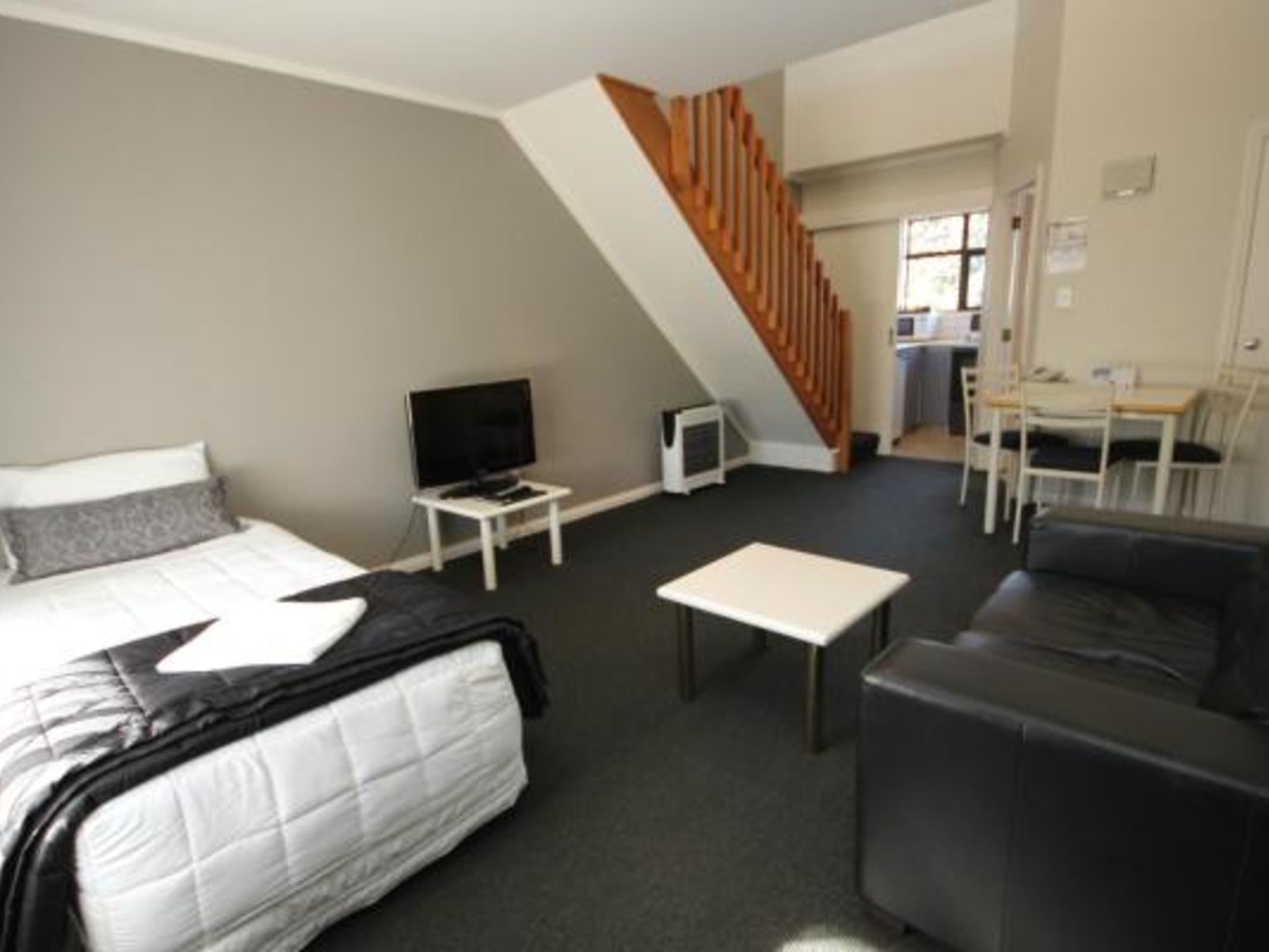 Champers Motor Inn