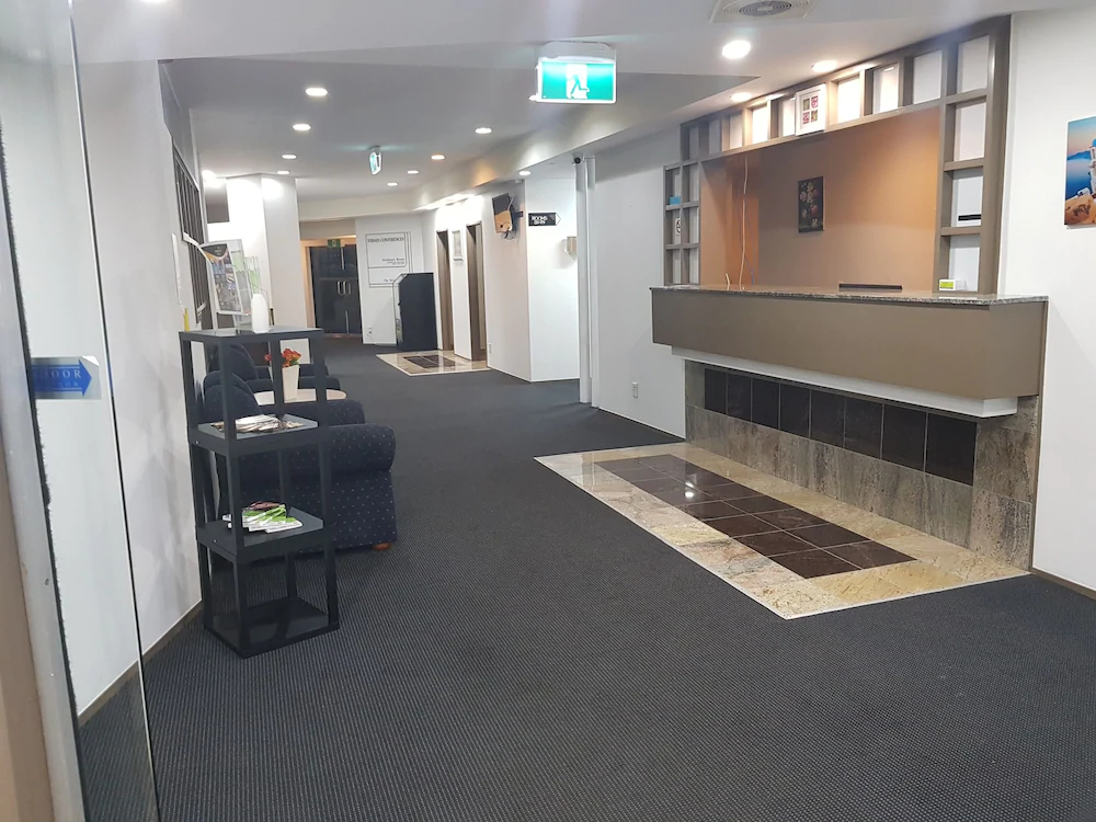 Airport Palms Hotel