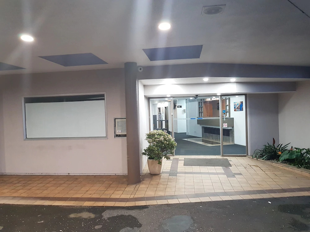 Airport Palms Hotel