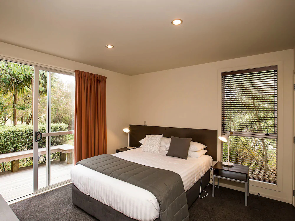 The Claremont Motel & Apartments
