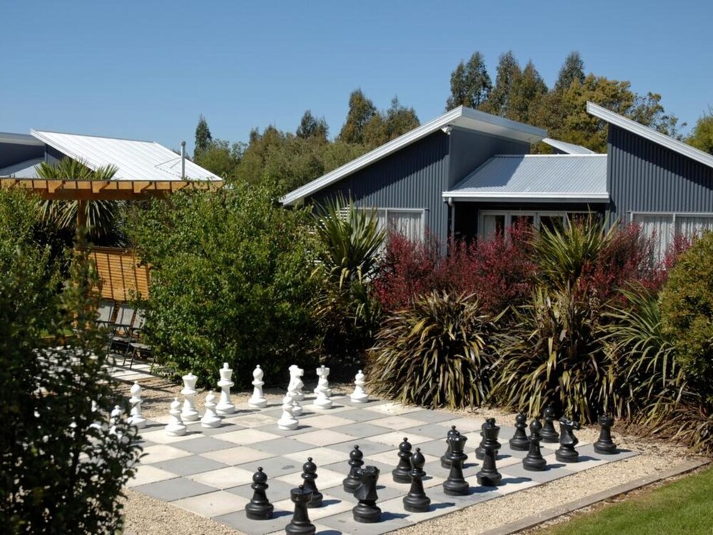 The Claremont Motel & Apartments