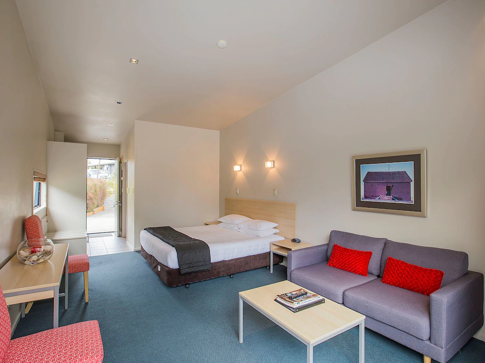 The Claremont Motel & Apartments