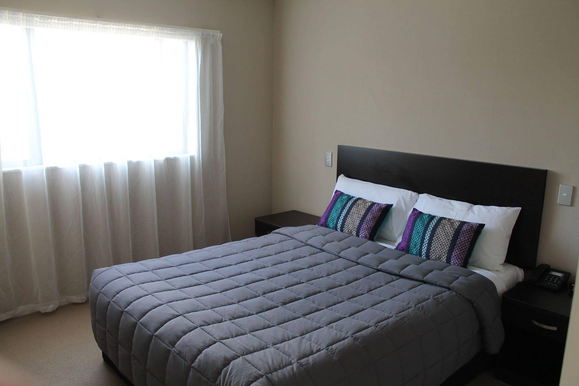 Aquarius Motor Inn