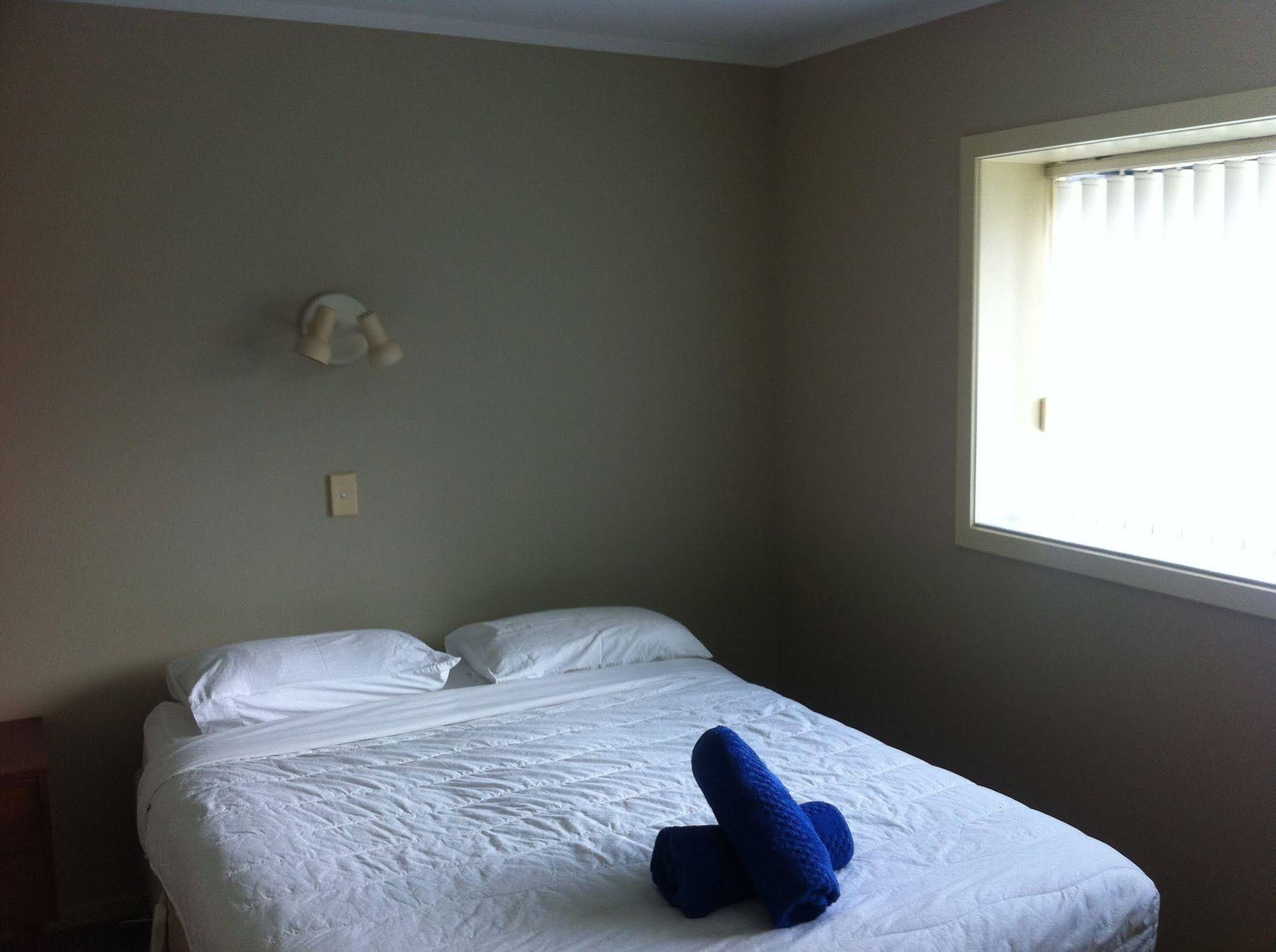 Ocean Waves Motel