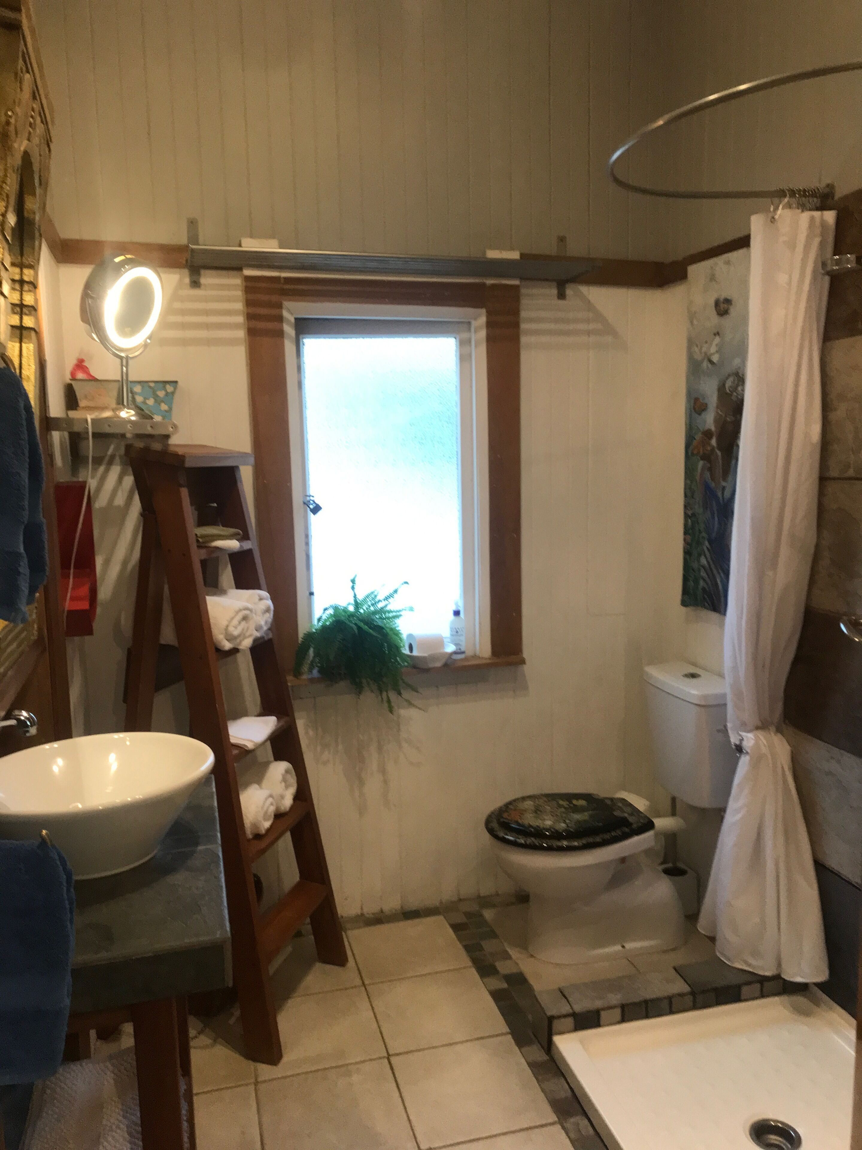 Bluff Hill Lighthouse B&B