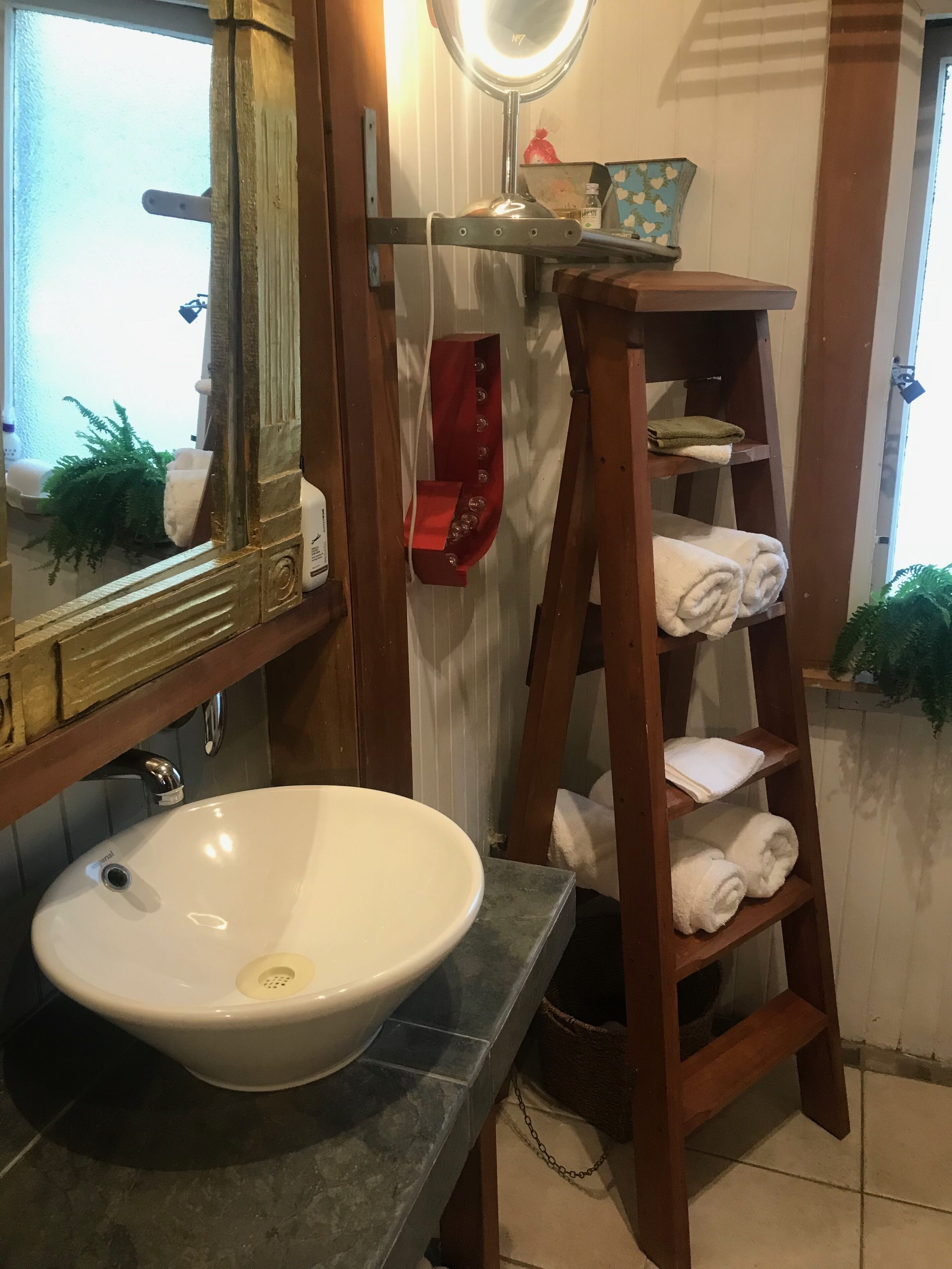 Bluff Hill Lighthouse B&B