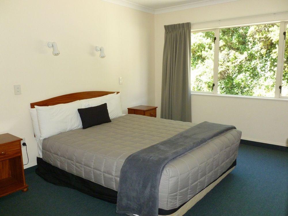 Breakwater Apartments