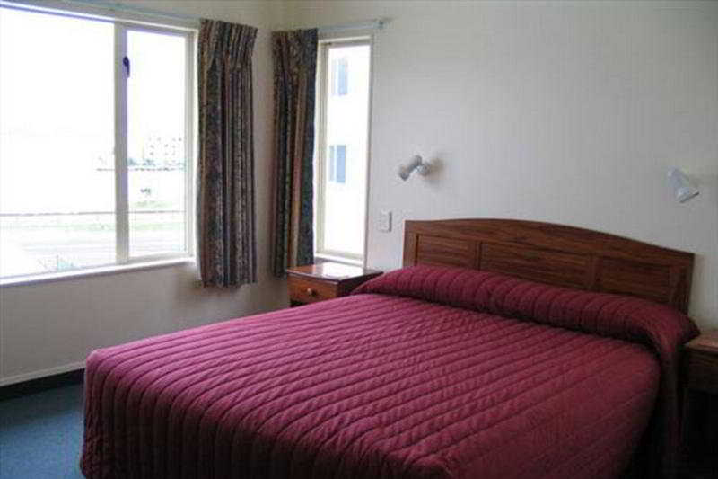 Breakwater Apartments