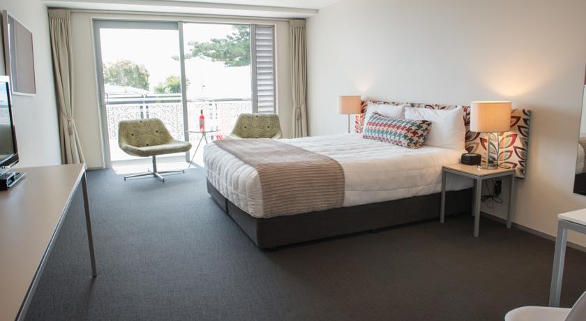 Navigate Seaside Hotel & Apartments