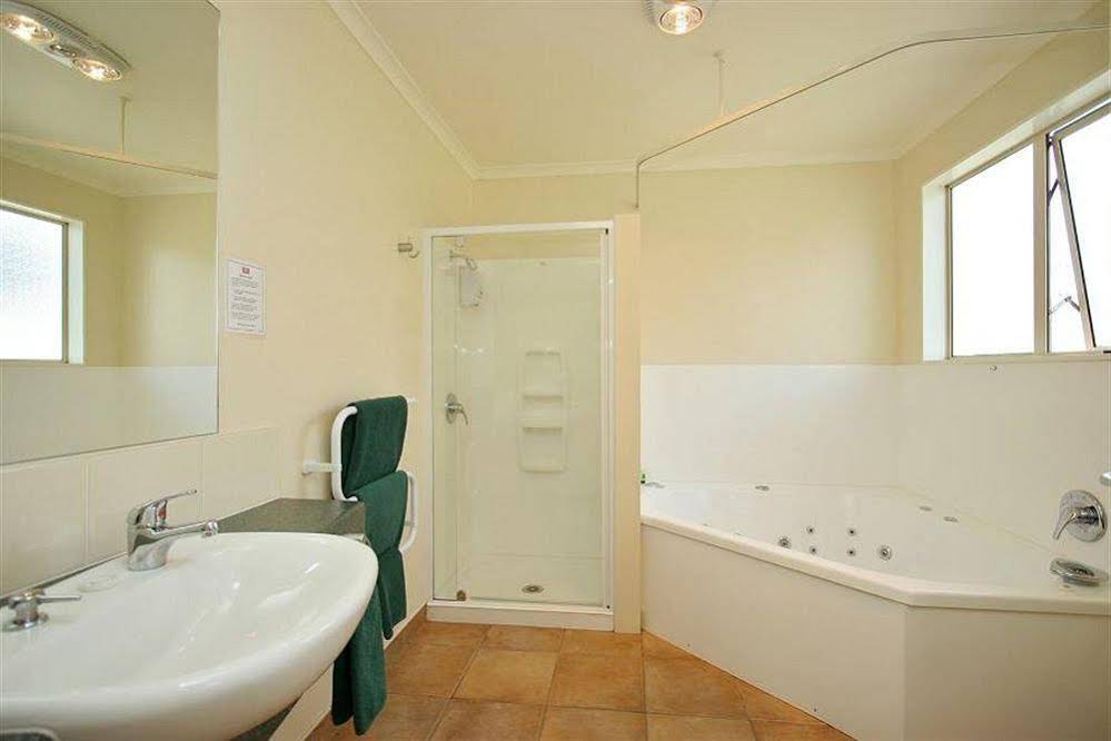 Bks Egmont Motor Lodge