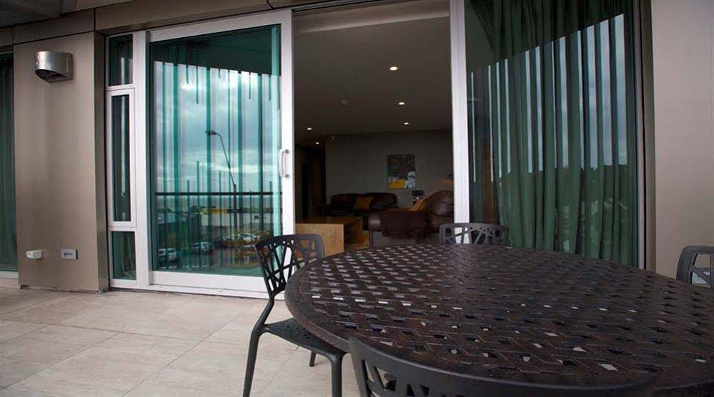 King & Queen Hotel Suites