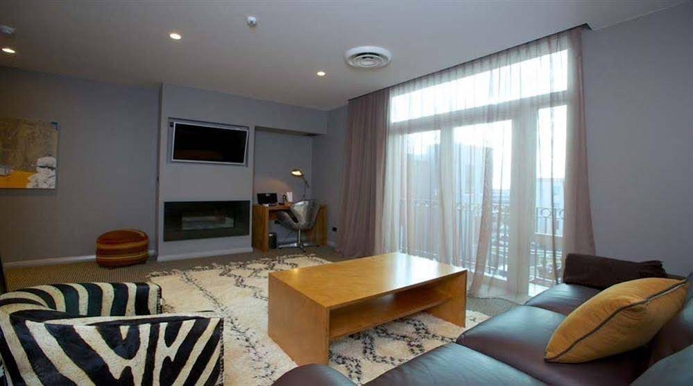 King & Queen Hotel Suites