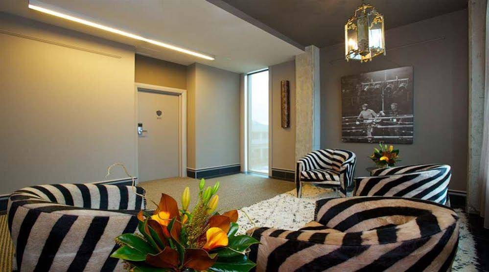 King & Queen Hotel Suites