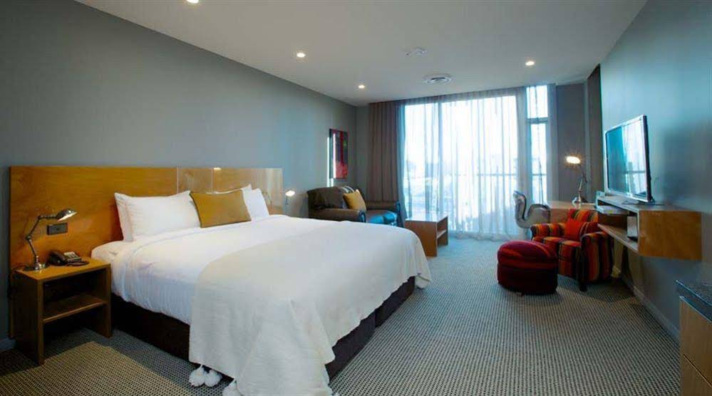 King & Queen Hotel Suites