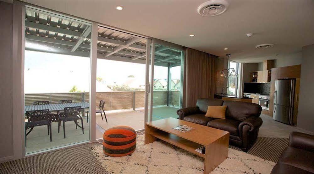 King & Queen Hotel Suites