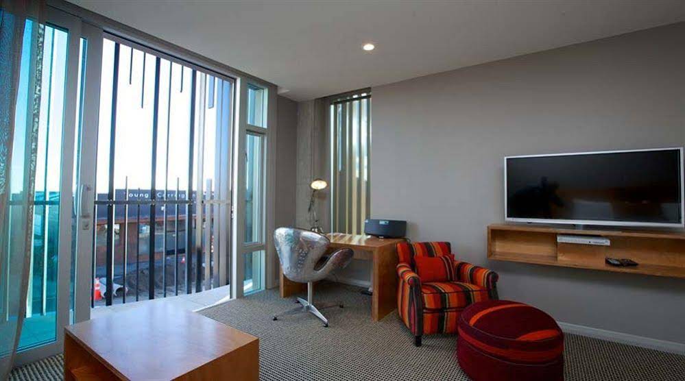 King & Queen Hotel Suites