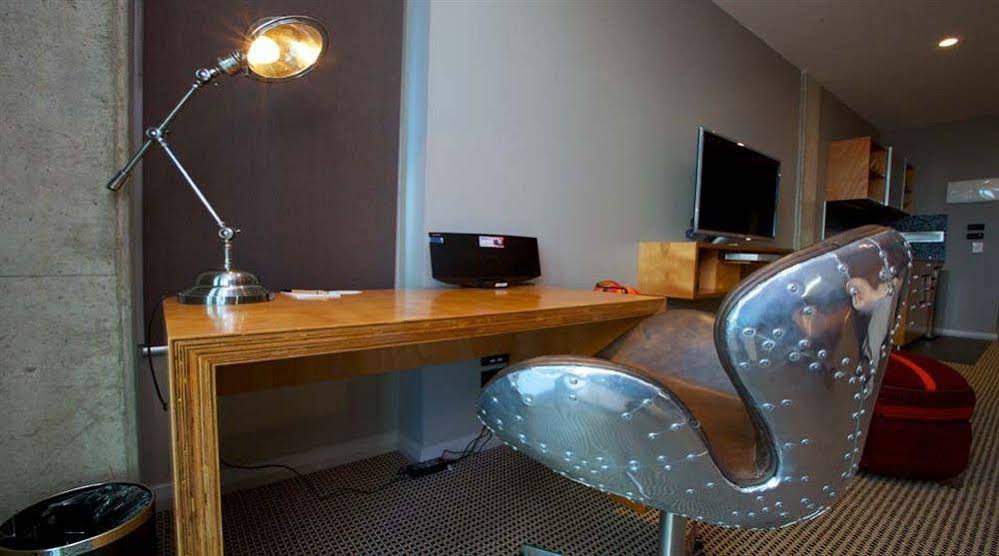 King & Queen Hotel Suites