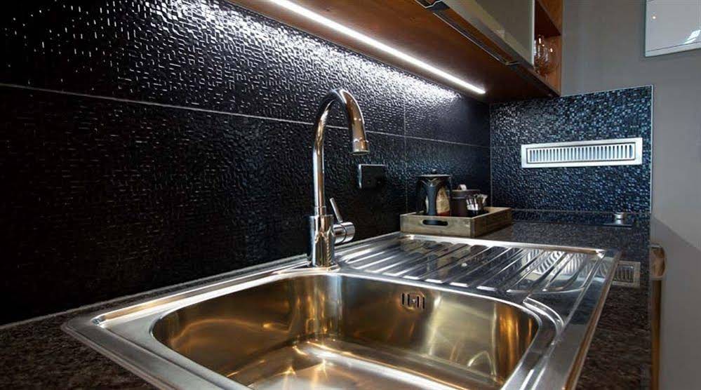 King & Queen Hotel Suites