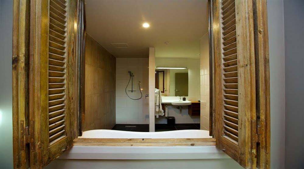 King & Queen Hotel Suites