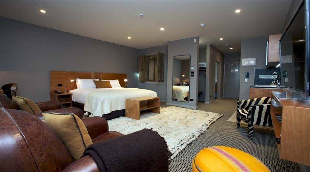 King & Queen Hotel Suites