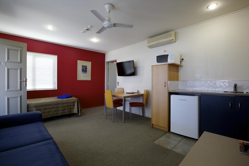 Landmark Manor Motel