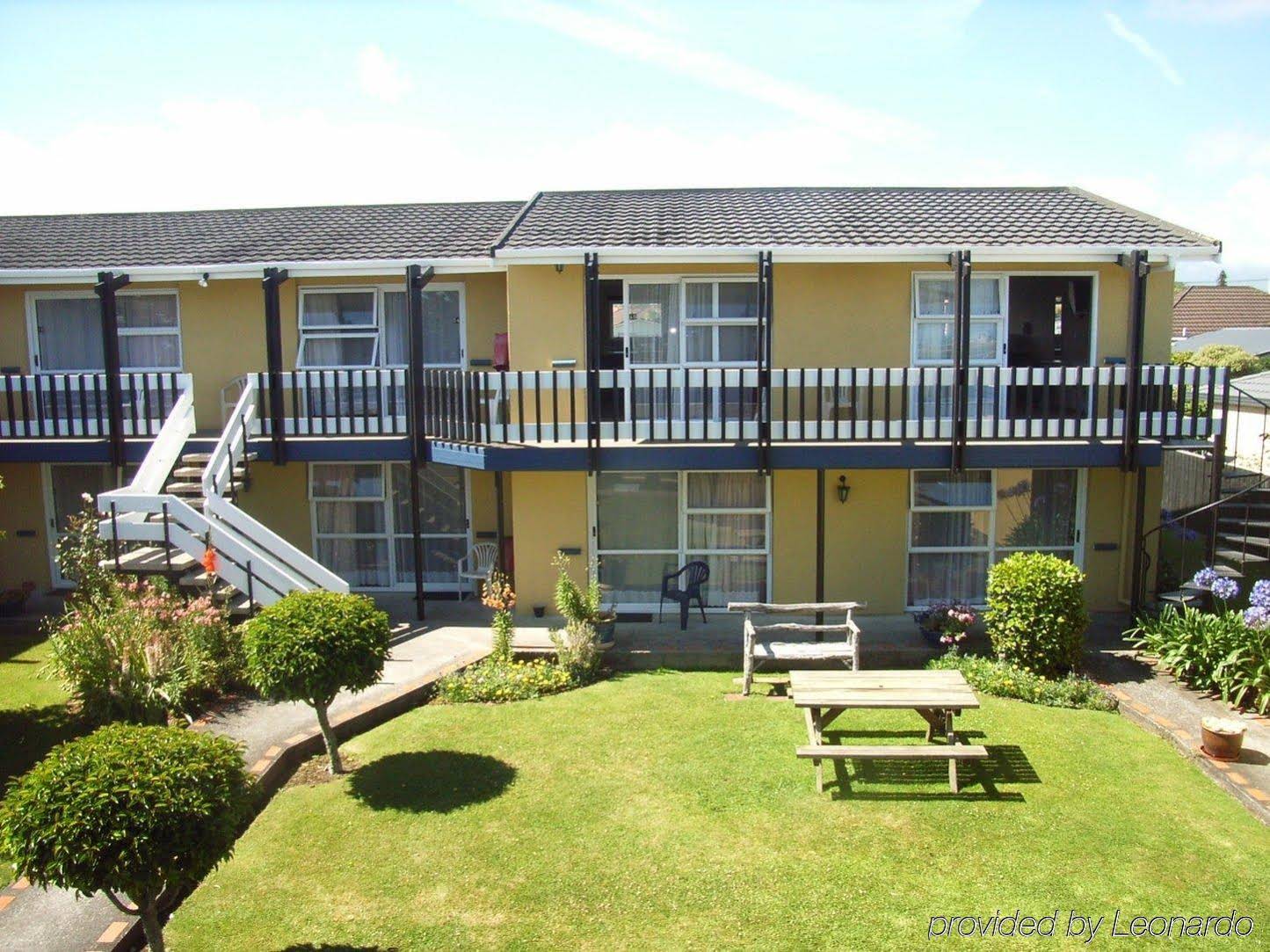 Parkside Motel and Apartments