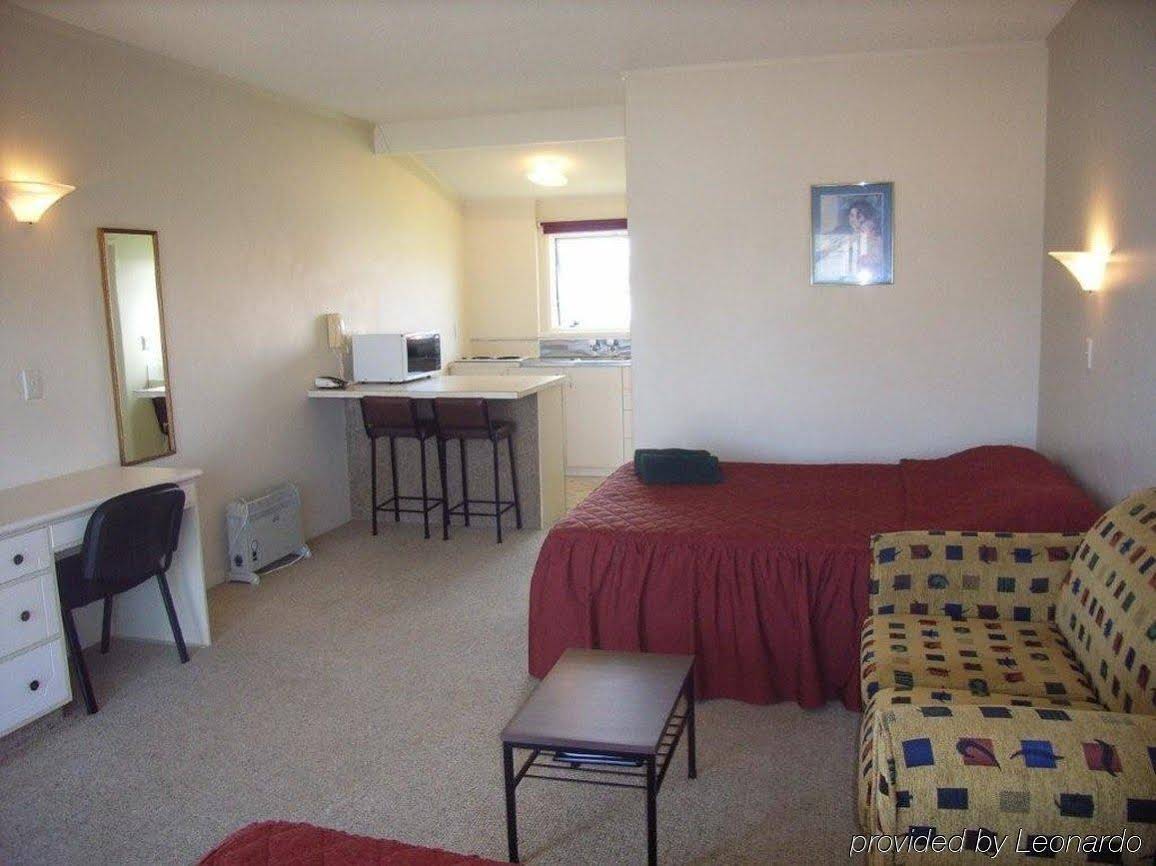 Parkside Motel and Apartments