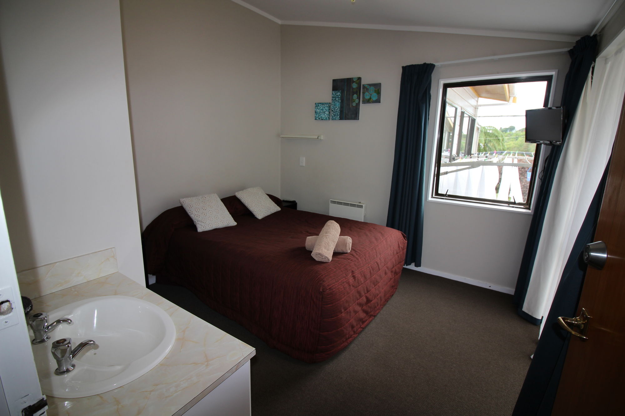 Sunflower Lodge