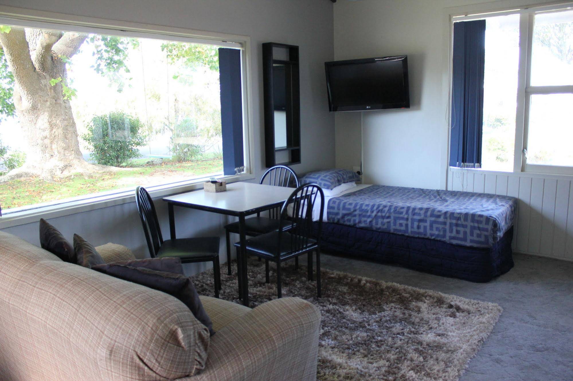 Jack and Di’s Motel Lodge