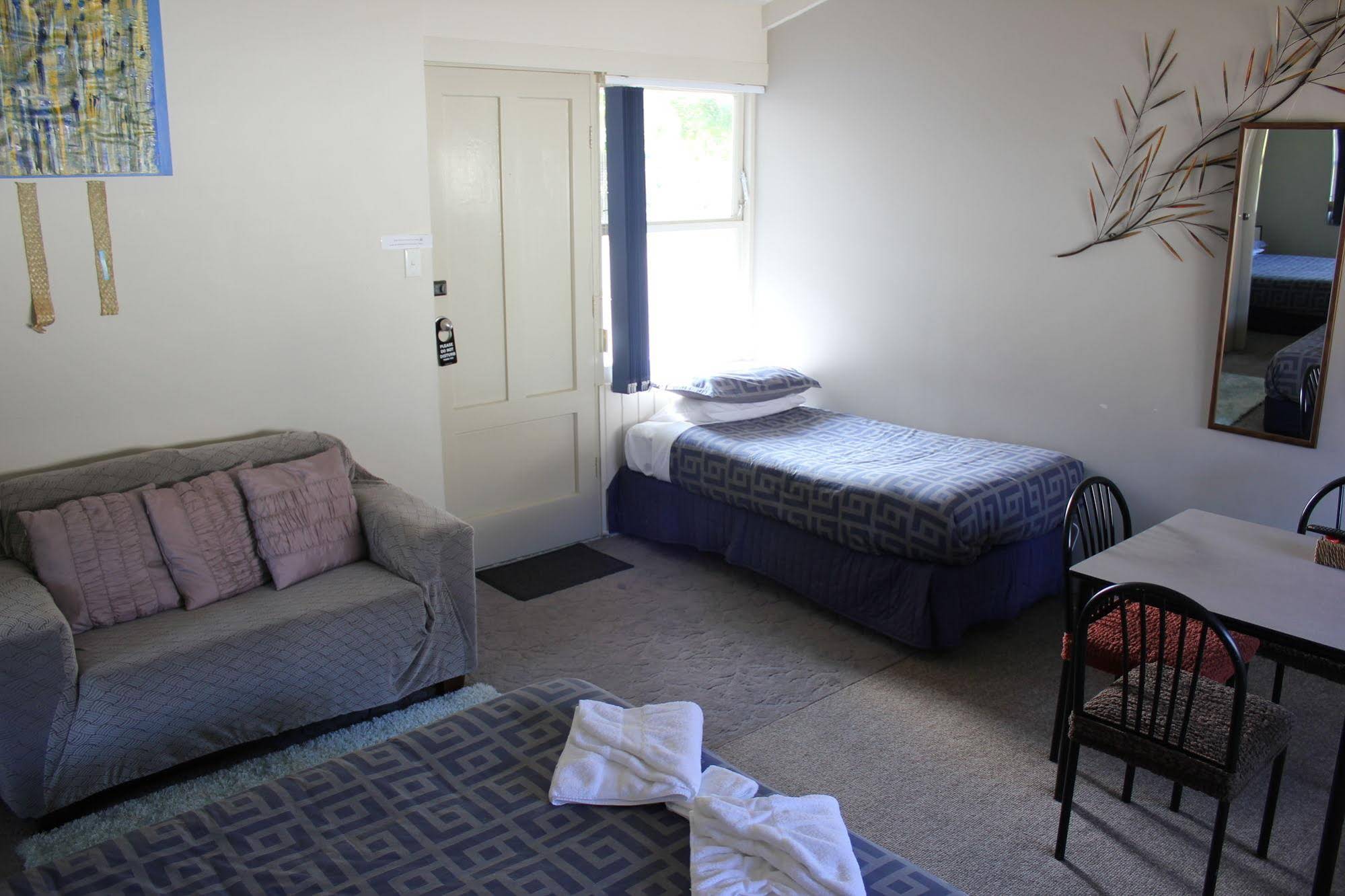 Jack and Di’s Motel Lodge