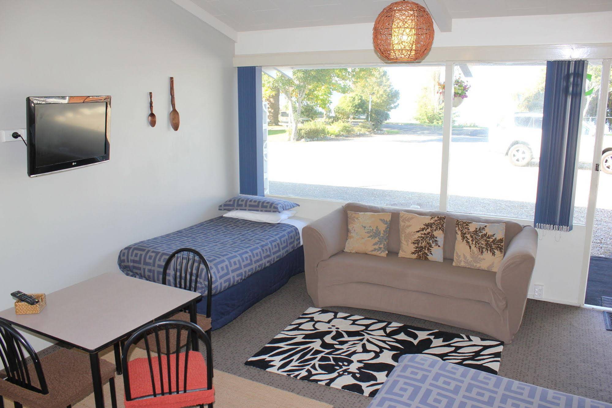 Jack and Di’s Motel Lodge