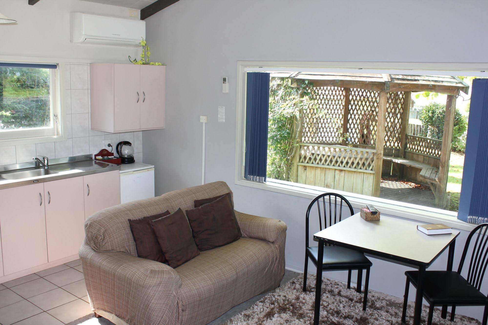 Jack and Di’s Motel Lodge