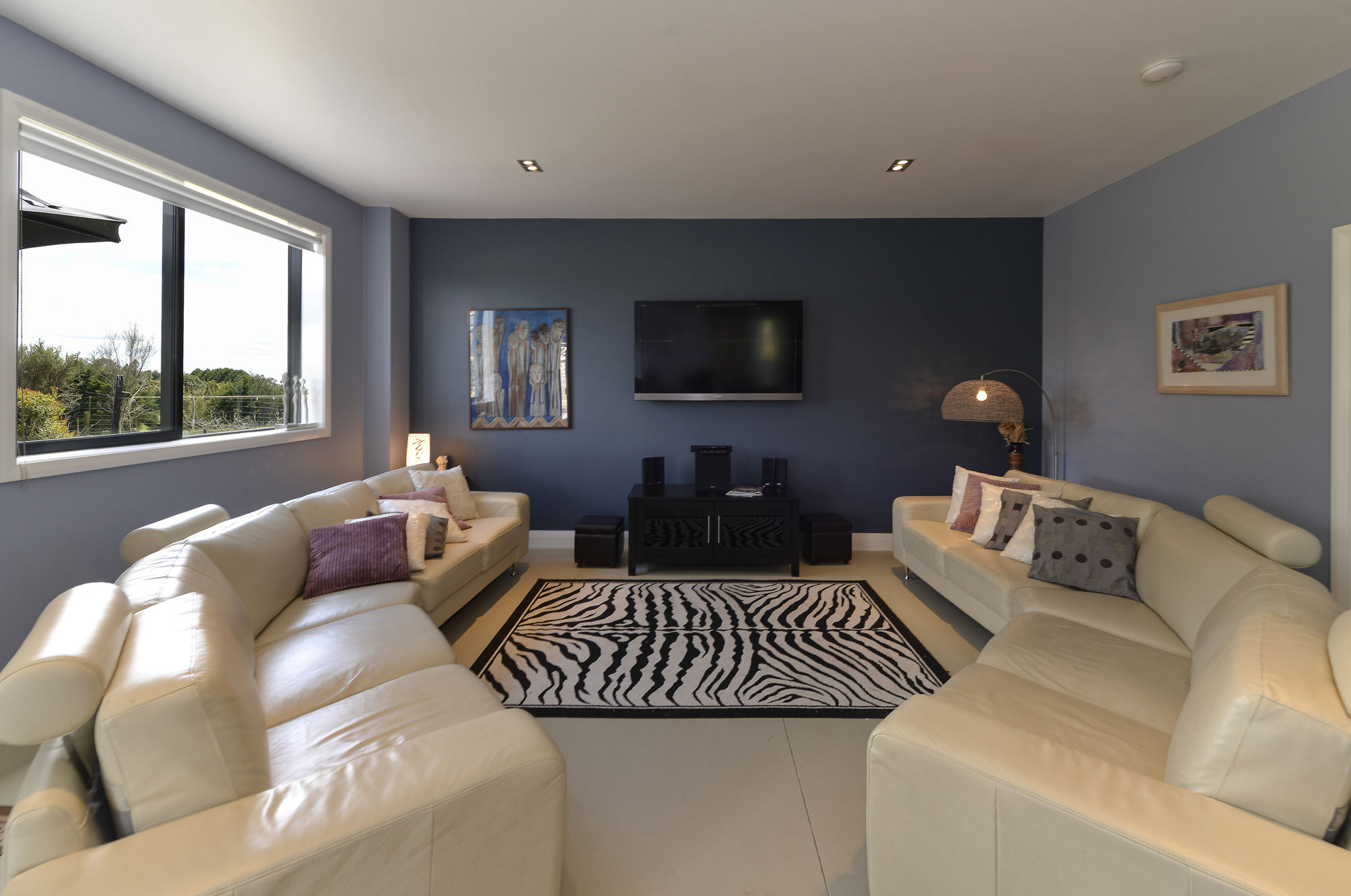 Lakefront Holiday Home