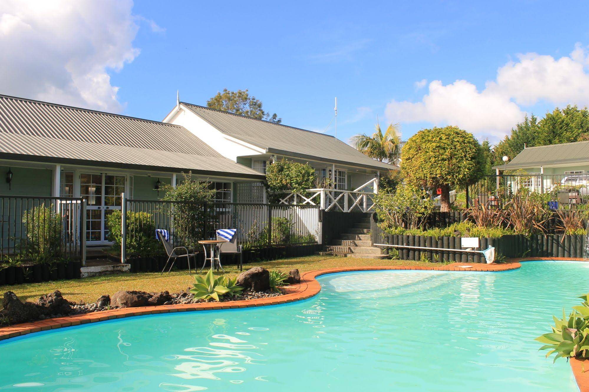 Ash Grove Boutique Motel