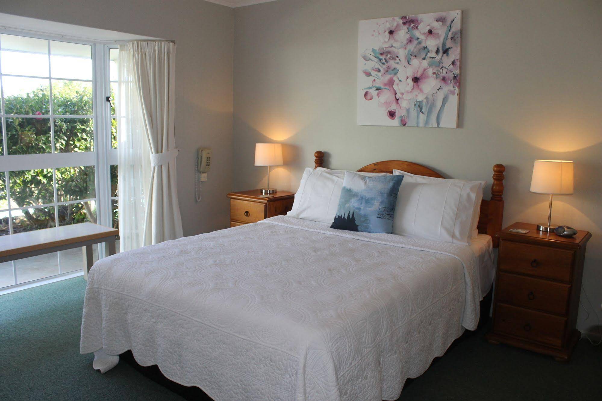 Ash Grove Boutique Motel