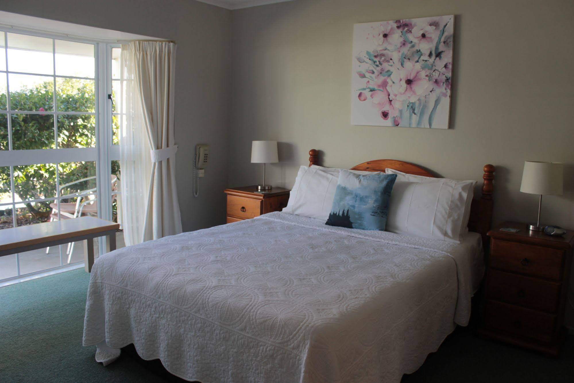 Ash Grove Boutique Motel