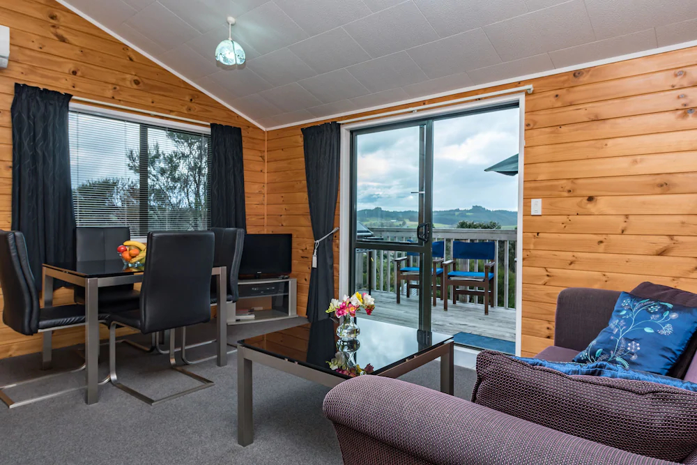 Sunseeker Cottages Motel